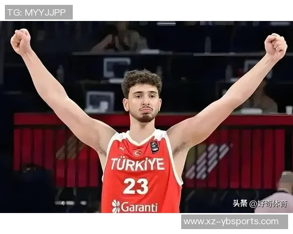 申京谈约基奇进攻能力出众但防守时常遭遇犯规困扰 申京谈约基奇进攻能力出众但防守时常遭遇犯规困扰